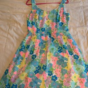 Like new Lilly Pulitzer multicolor floral dress in size 8